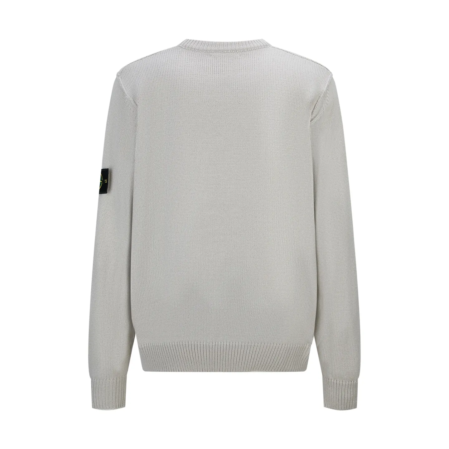 P400 Stone Island compass crew neck sweater (grey). The original version was purchased and developed for 3,690 yuan. The fabric is made of 30% wool, 50% cotton, and 20% spandex. The arm embroidery logo is made of double-layer soft leather, with embroidery logo technology on the surface and embellishment with the brand logo. Comes with laser engraved metal buttons. Garment washing-fixing color-fixing pattern-removing wool impurities. This style is woven with a 7-needle imported machine, with knitted threads on the neck and hem, and embroidered logos on the arms to present the brand vision. Size:S-M-L-XL